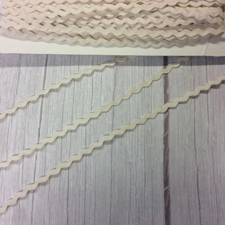 7mm Ric Rac Trim in Ivory